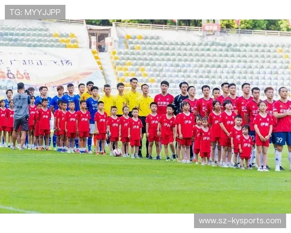 促进足球全民参与，举办“全民足球日”大型活动，全民足球游戏